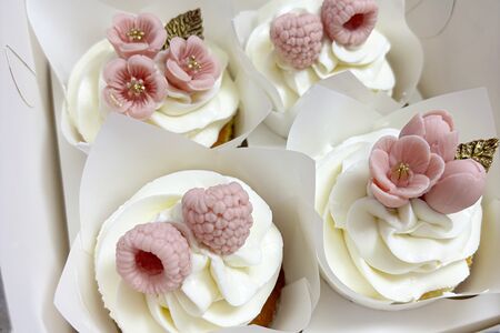 Капкейки с шоколадным декором