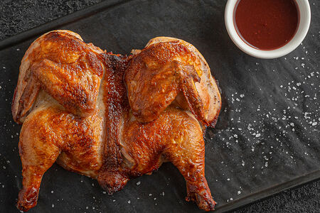 Цыпленок Корнишон на углях