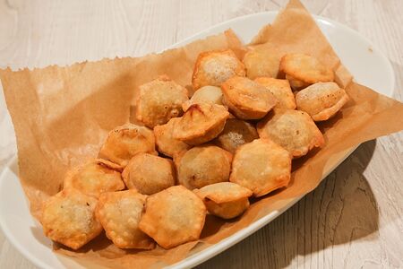 Жареные мясные пельмешки с горчицей 