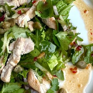 Индейка, свежие овощи, микс зелени