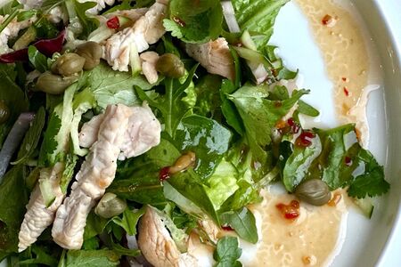 Индейка, свежие овощи, микс зелени