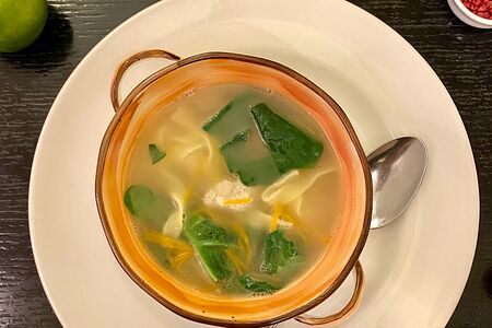 Куриный суп с фрикадельками и шпинатом