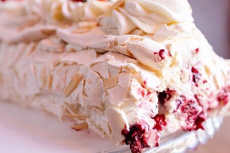 Меренговый рулет с Вишней, 100 гр