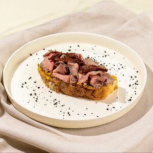 Брускетта с ростбифом