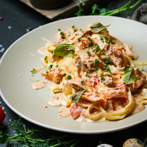 Паста с подкопчённым лососем