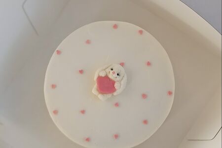 Бенто-торт Зайка с посыпкой сердечками
