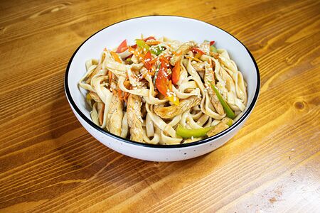 Лапша удон с курицей