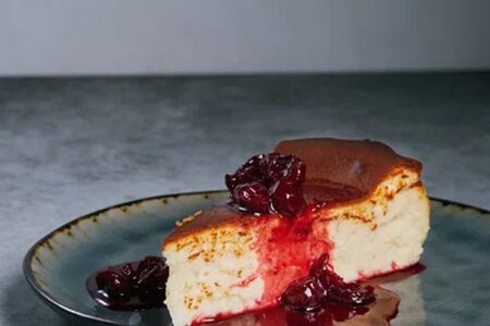 Баскский чизкейк с малиновым вареньем