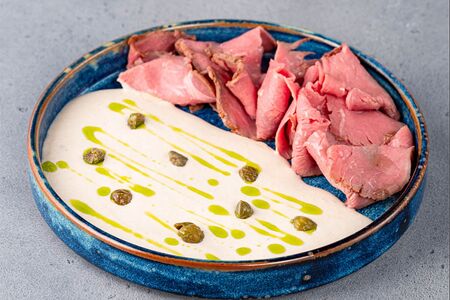 Ростбиф с соусом Вителло Тоннато