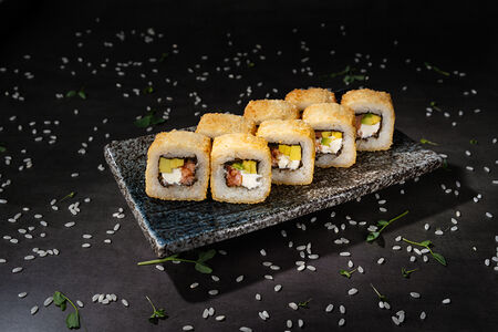 Темпура с лососем и авокадо