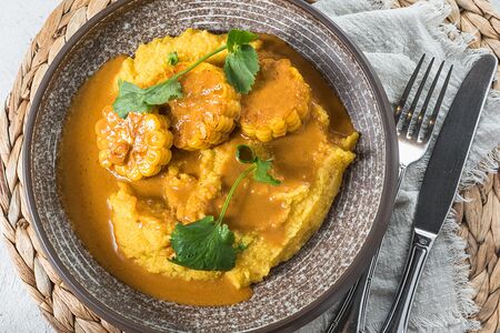 Полента в соусе Том ям