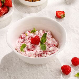 Домашний творог с малиной