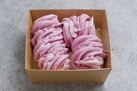 Зефир с черной смородиной