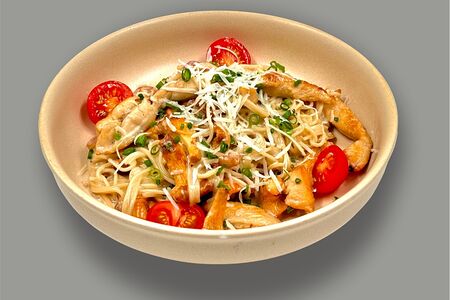 Лапша сливочная с курицей