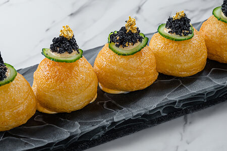 Жареные пончики с крабом