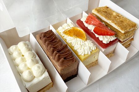 Ассорти нарезных пирожных 