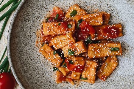 Тофу с томатами