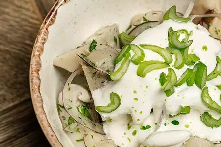 Грузди со сметаной