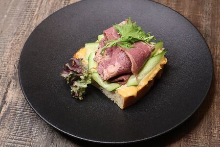 Брускетта с пастрами