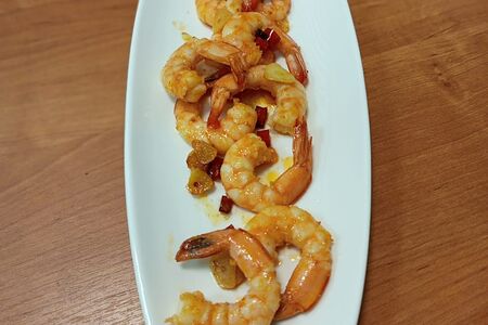 Креветки с чесноком и чили