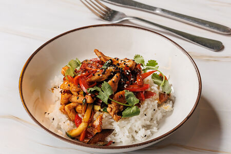 Рис по-тайски с куриной грудкой