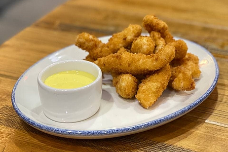 Куриные наггетсы с йогуртовым соусом