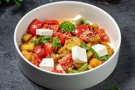 Салат с хрустящими баклажанами