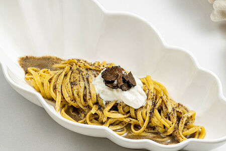 Тальолини с черным трюфелем и страчателлой