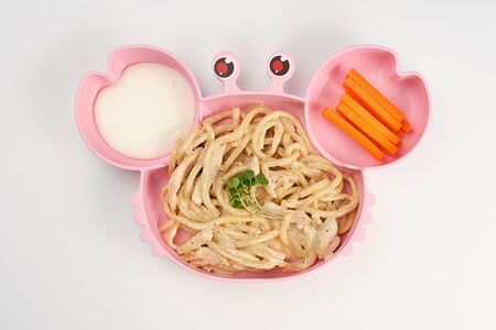 Лапша с курицей в сливочном-сырном соусе