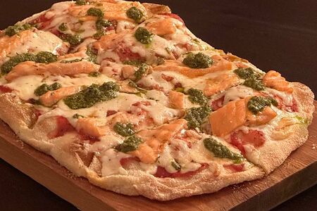 С лососем и соусом песто