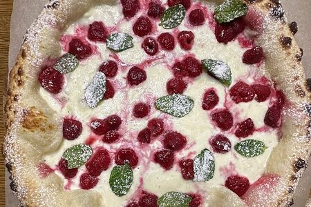 Пицца Малина со страчателлой