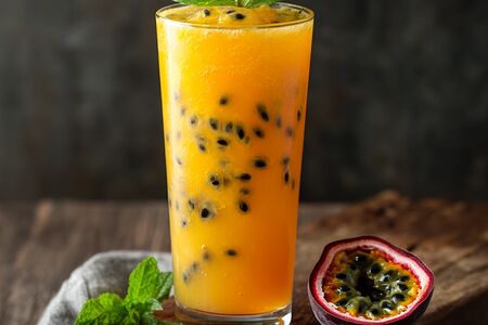 Домашний лимонад манго-маракуйя