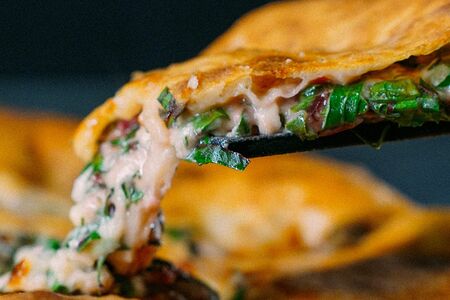 Пирог с сыром и свекольными листьями