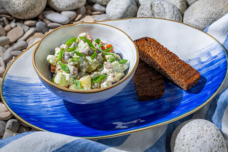 Салат Оливье со слабосоленой сельдью