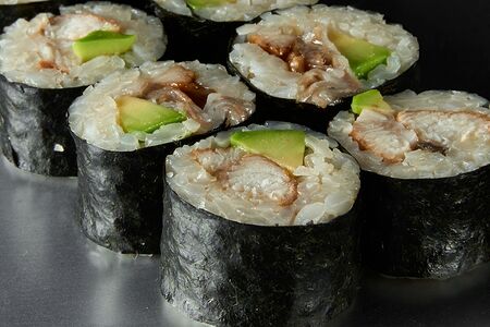 Маки Угорь и авокадо 