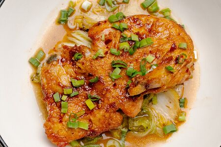 Цыпленок на гриле с кимчи и соусом демиглас