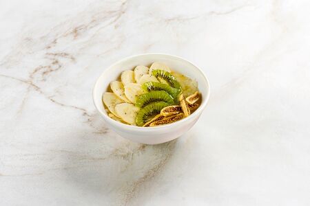 Овсяная каша инжир, банан, киви