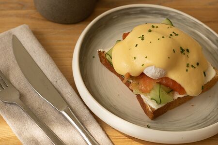 Бенедикт с форелью