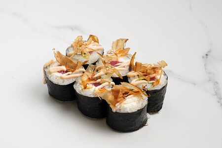 Малый ролл Тунец, сыр, лук, стружка тунца №68