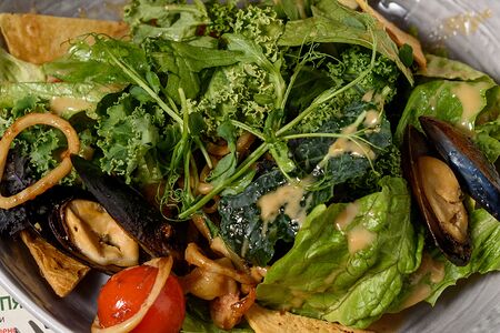 Салат с морепродуктами