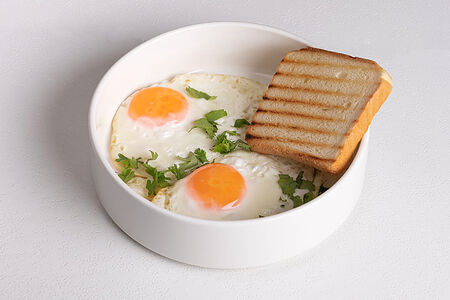 Яичница с тостами