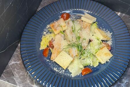 Цезарь с курицей