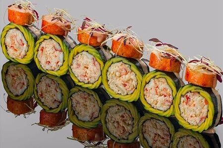 Ролл сашими из камчатского краба с авокадо