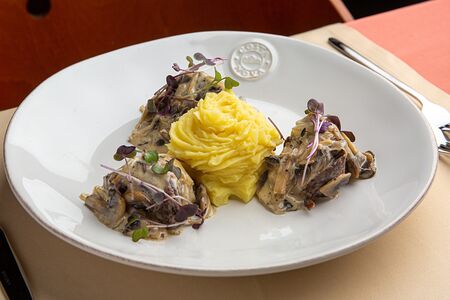 Нежные телячьи щечки