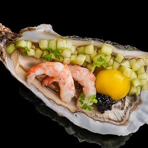 Устрица с магаданской креветкой