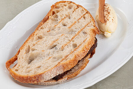 Домашний хлеб с маслом