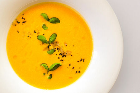 Тыквенный крем-суп с яблочным чатни