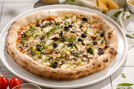 С куриным филе, шампиньонами и соусом песто