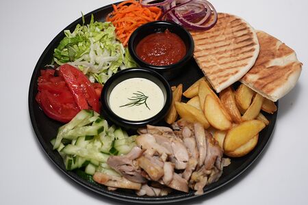 Шаверма на тарелке