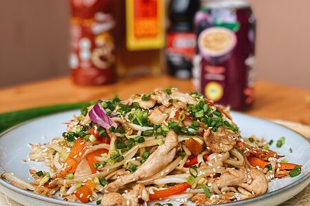 Лапша с говядиной вок